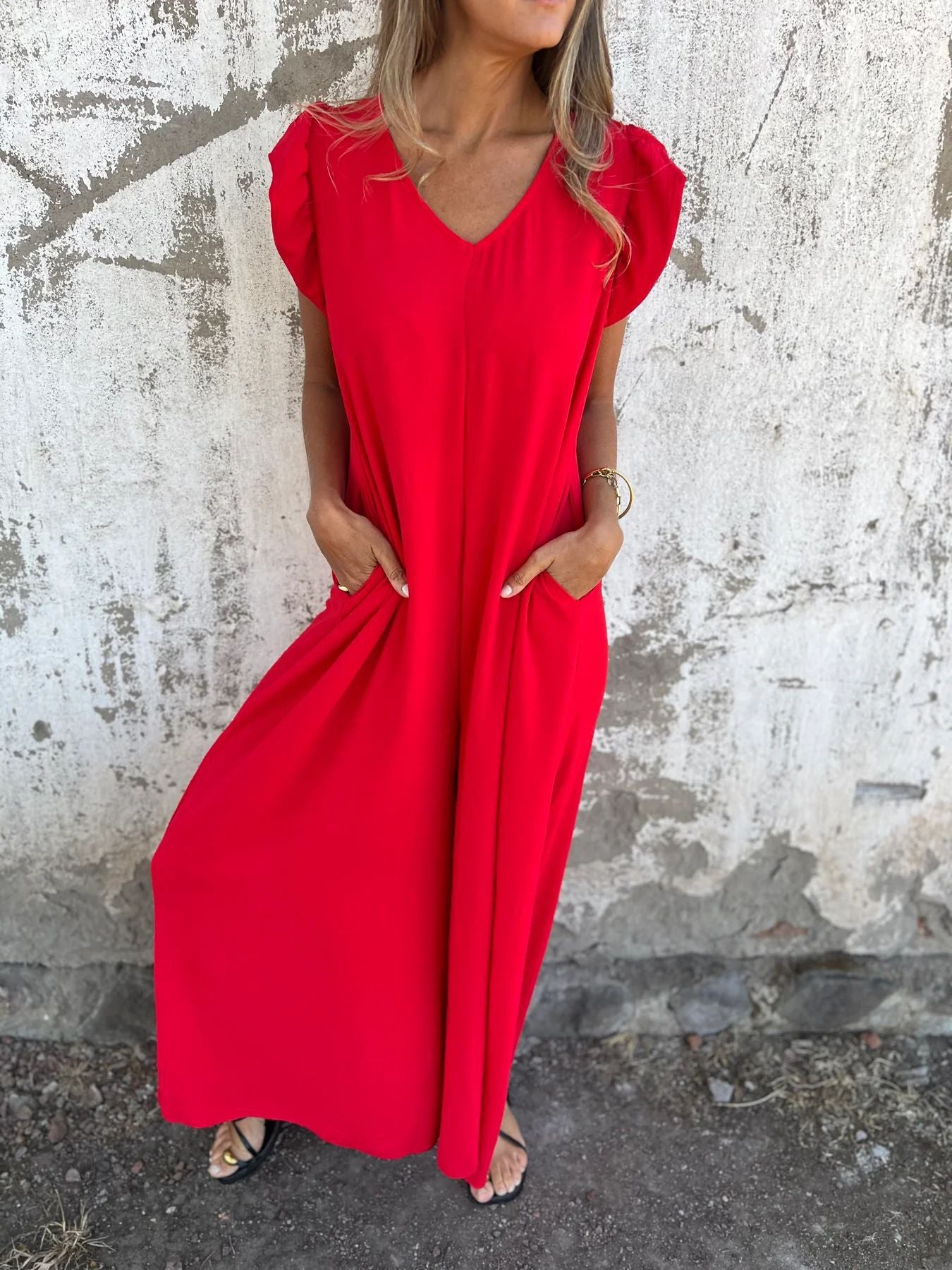 Kombinezon z dekoltem w panterkę i kieszeniami z przodu