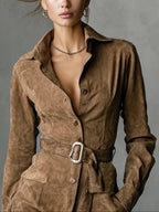 Zamszowa midi sukienka z długim rękawem i klapką